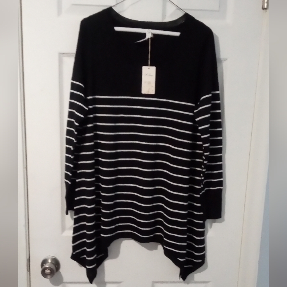 Elegant Striped Women's Crew Neck Sweater